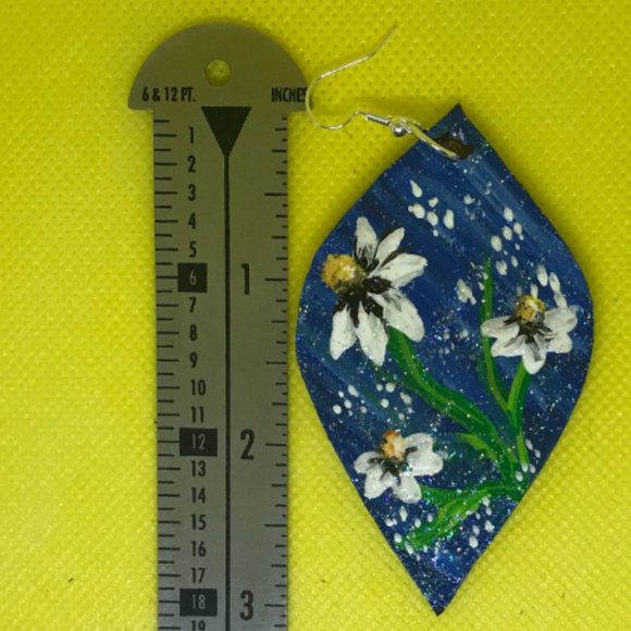 Daisy genuine leather hand painted drop earrings - Picture 3 of 3